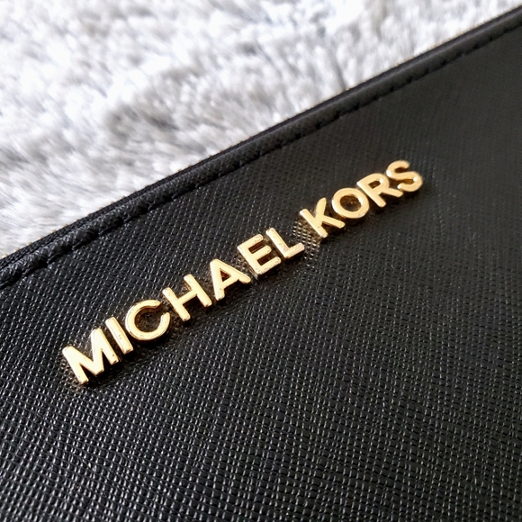Michael Kors Jet Set Clutch - Picture 5 of 6